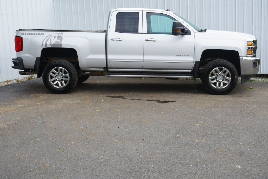 Used 2019 Chevrolet Silverado 2500 LT AWD/4WD image 2
