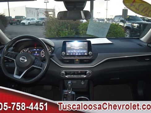 Used 2024 Nissan Altima 2.5 SR image 3