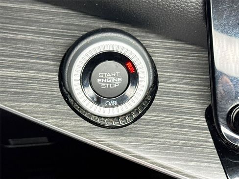 Used 2023 Jeep Wagoneer L Series III w/ Preferred Equipment Group AWD/4WD image 11