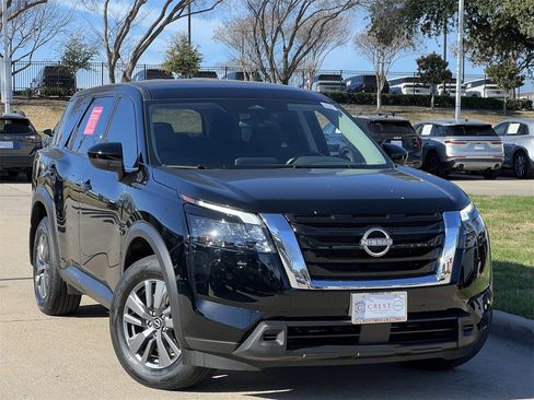 Certified 2025 Nissan Pathfinder S image 2