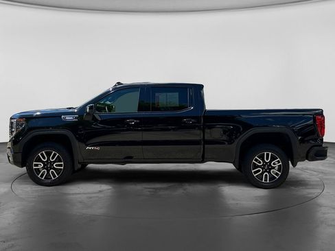 Used 2025 GMC Sierra 1500 AT4 w/ Technology Package AWD/4WD image 4