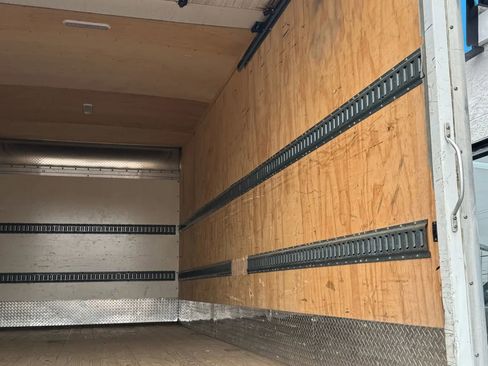 Used 2022 Ford F650 2WD Regular Cab Super Duty image 28