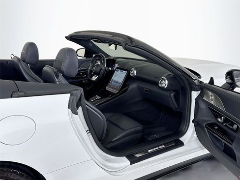 Used 2022 Mercedes-Benz SL 63 AMG 4MATIC image 27