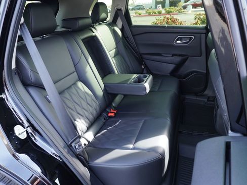 New 2026 Nissan Rogue Platinum image 9