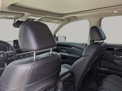 Used 2025 Honda Pilot Touring image 17