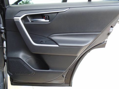 Used 2019 Toyota RAV4 XLE Premium FWD image 30