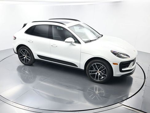 Used 2025 Porsche Macan image 42