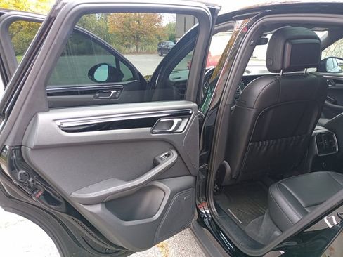 Used 2021 Porsche Macan image 24