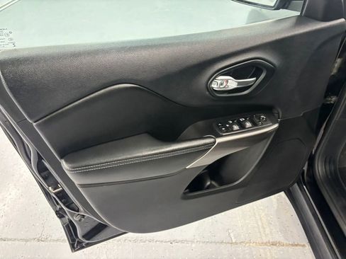Used 2019 Jeep Cherokee Latitude w/ Popular Appearance Group FWD image 36