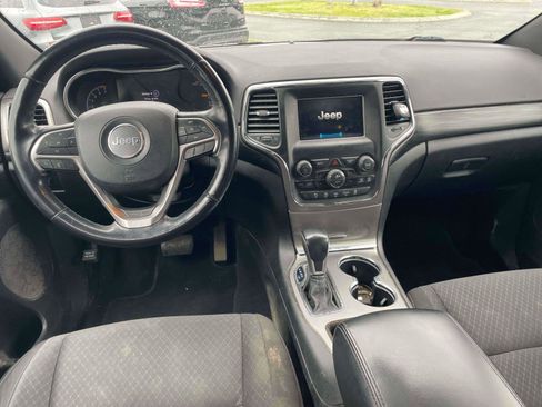 Used 2020 Jeep Grand Cherokee Laredo image 7