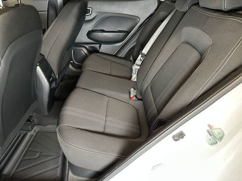 Used 2025 Hyundai Venue SEL image 21