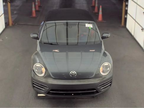 Used 2017 Volkswagen Beetle 1.8T Classic FWD image 2