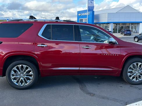 Used 2023 Chevrolet Traverse Premier image 4