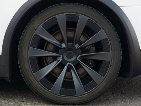 Used 2022 Tesla Model X image 13