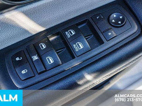 Used 2023 Chrysler Pacifica Touring-L image 54