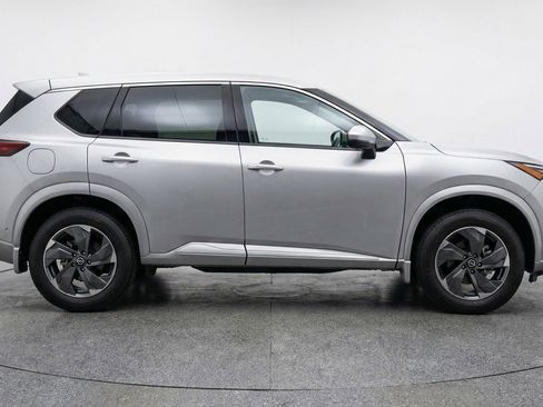 Used 2025 Nissan Rogue SV AWD/4WD image 11