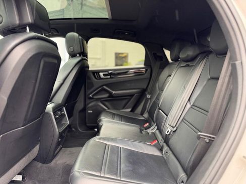 Used 2021 Porsche Cayenne Coupe AWD/4WD image 23