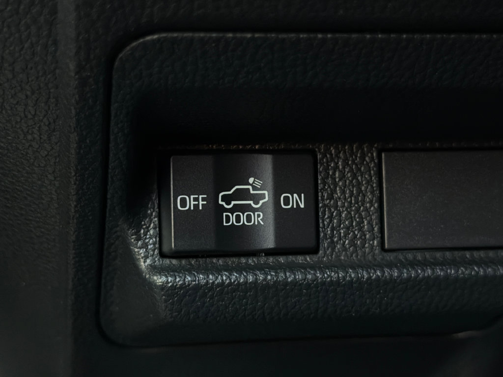 Used 2025 Toyota Tacoma SR5 AWD/4WD image 31