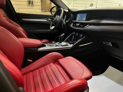 Used 2022 Alfa Romeo Stelvio Veloce AWD/4WD image 26