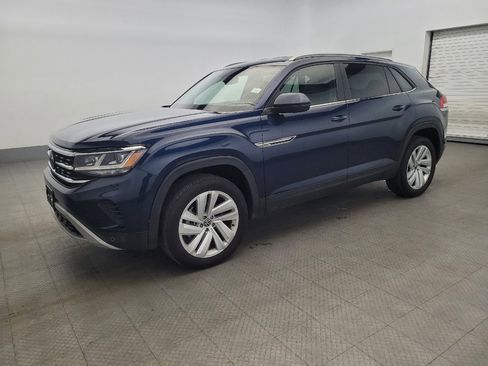 Used 2022 Volkswagen Atlas Cross Sport SE image 2