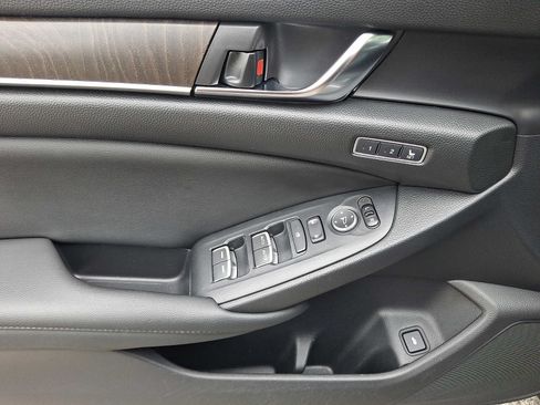 Used 2019 Honda Accord Touring image 13