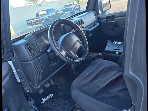 Used 2003 Jeep Wrangler X image 9