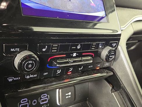 Used 2023 Jeep Grand Cherokee Laredo w/ Luxury Tech Group I AWD/4WD image 20