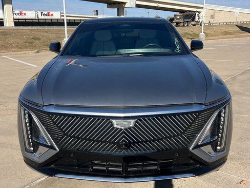 Used 2024 Cadillac Lyriq Luxury image 3