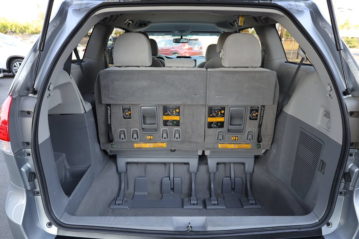 Used 2011 Toyota Sienna LE AWD/4WD image 14