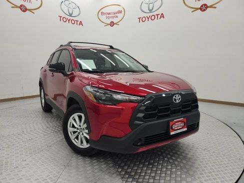 Used 2026 Toyota Corolla Cross LE FWD image 1
