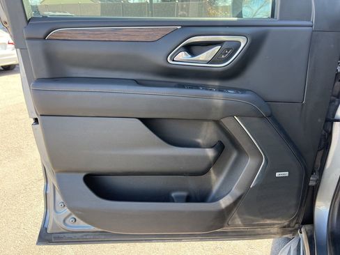 Used 2021 Chevrolet Tahoe Premier w/ Premium Package image 9