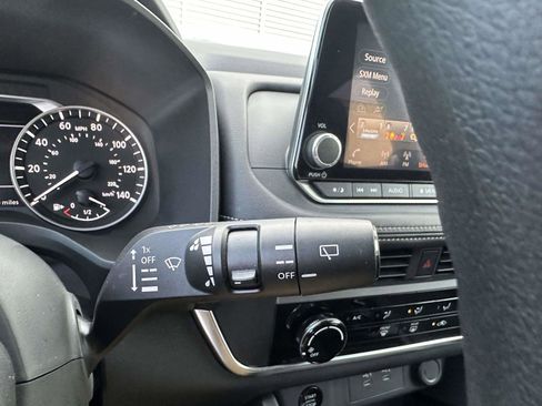 Used 2025 Nissan Rogue S image 28