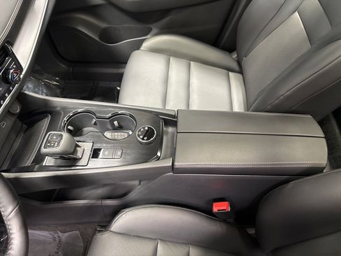 Used 2023 Nissan Rogue SV w/ SV Premium Package image 21