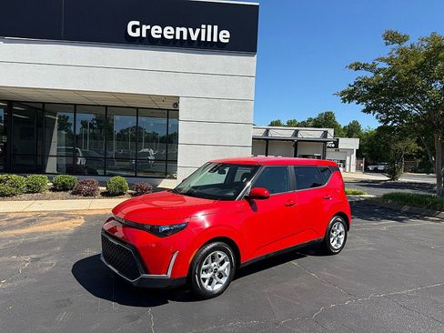Used 2024 Kia Soul LX w/ Option Group 015 FWD image 1