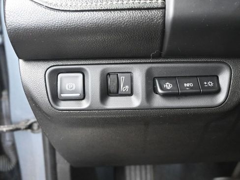 Used 2020 GMC Acadia SLT w/ Driver Alert Package II image 30