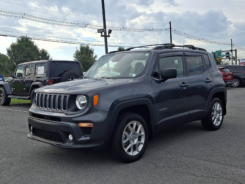 Used 2023 Jeep Renegade Latitude AWD/4WD image 3