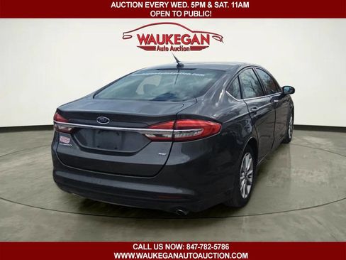 Used 2017 Ford Fusion SE image 4