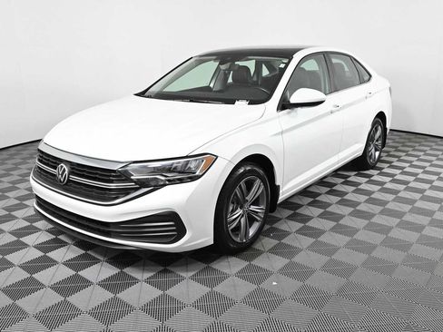 Certified 2023 Volkswagen Jetta SE w/ Panoramic Sunroof Package FWD image 2