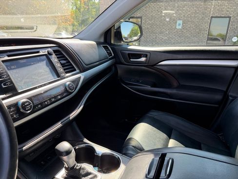 Used 2017 Toyota Highlander XLE FWD image 10