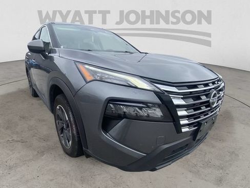 Used 2025 Nissan Rogue SV FWD image 13