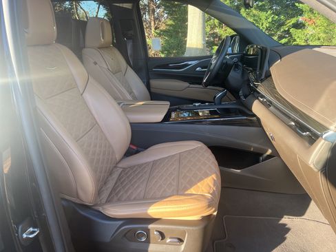 Used 2023 Cadillac Escalade Sport w/ Touring Package image 35