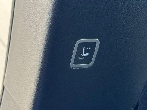 New 2026 Chrysler Pacifica Select FWD image 34