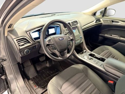 Used 2020 Ford Fusion SE image 9