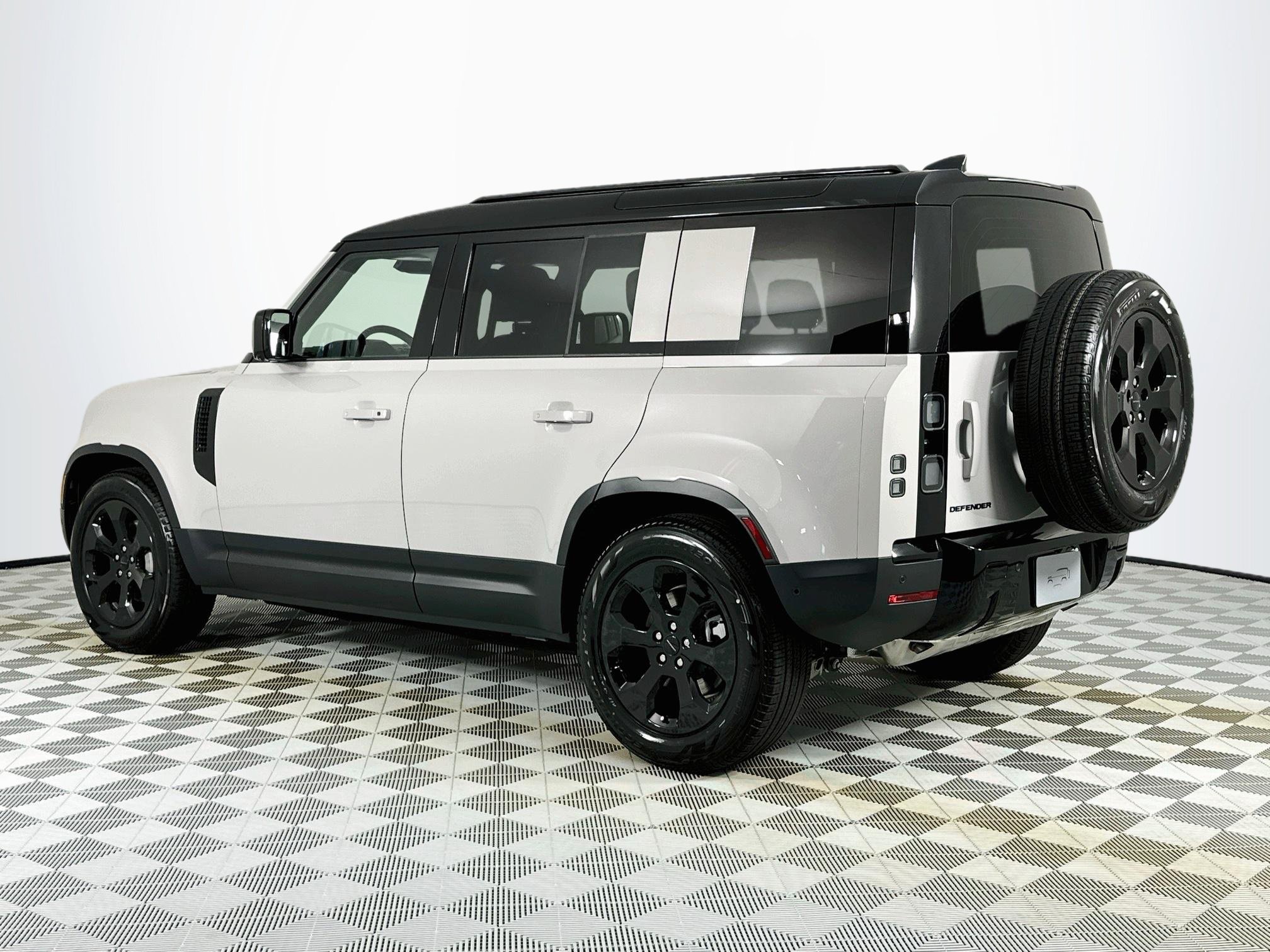 New 2026 Land Rover Defender 110 S AWD/4WD image 7