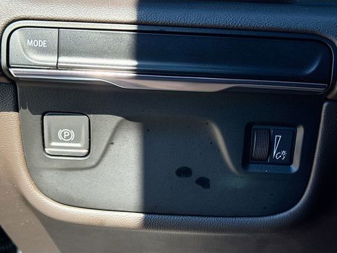 Used 2022 Cadillac Escalade Premium Luxury image 38