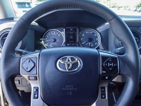 Used 2018 Toyota Tacoma SR5 RWD image 14
