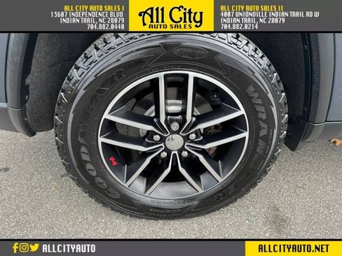 Used 2018 Jeep Grand Cherokee Trailhawk AWD/4WD image 38