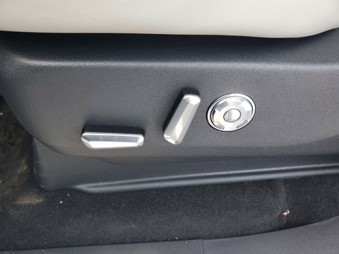 New 2025 Lincoln Navigator Reserve image 13