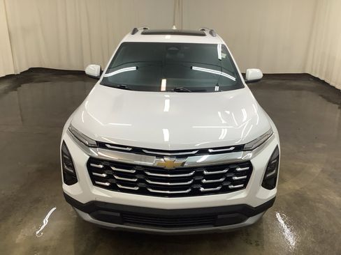 Used 2025 Chevrolet Equinox LT w/ Convenience Package II FWD image 3