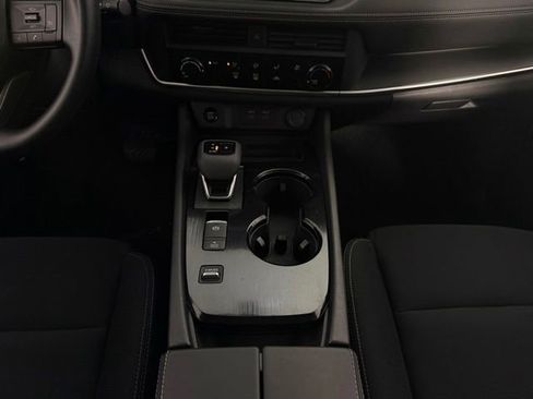 Used 2025 Nissan Rogue S FWD image 22